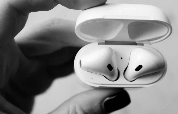 7-how-to-connect-airpods-to-a-chromebook-disconnect-airpods-close-lids.jpg.webp_
