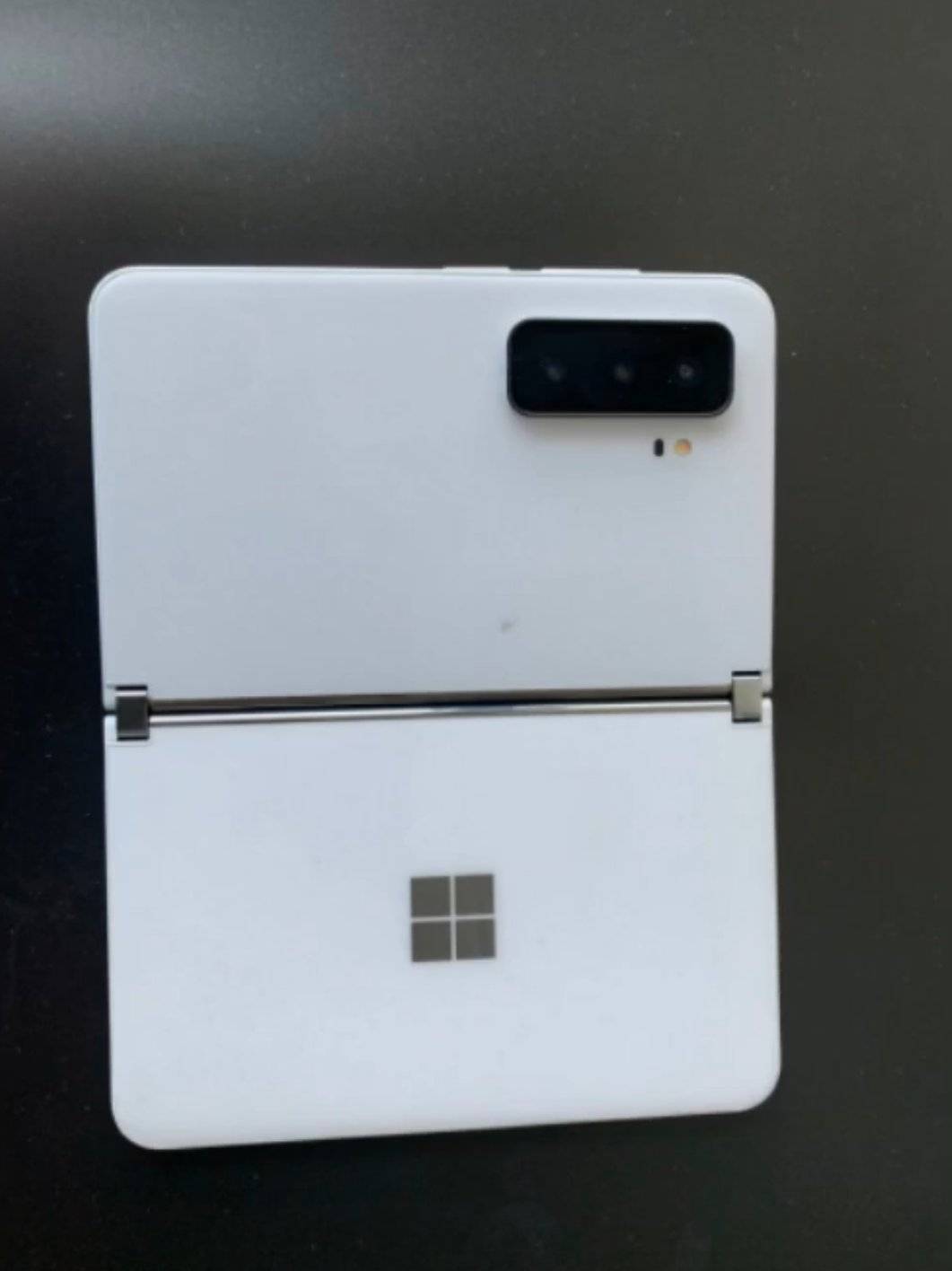 Surface-Duo-2-leaked-1