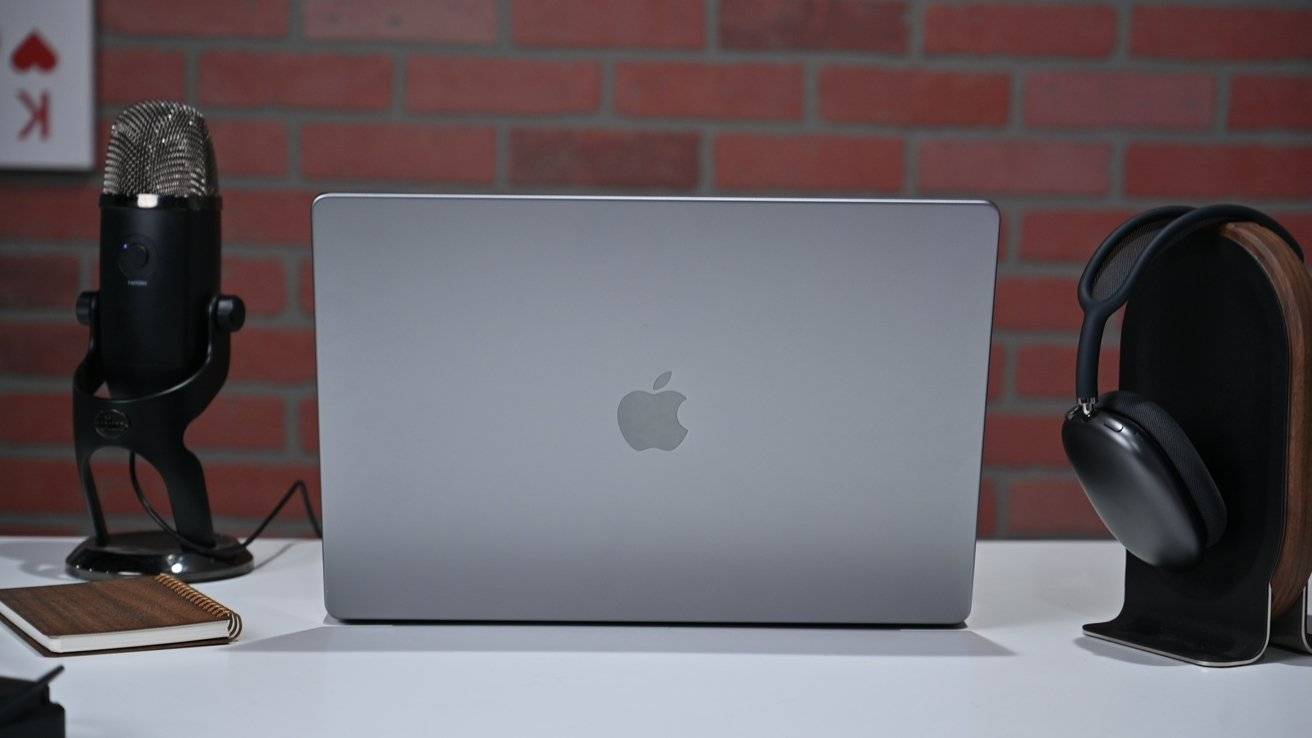45240-88135-MacBook-Pro-Back-xl