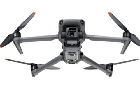 新的 DJI Mavic 3 无人机拥有更好的相机，更长的飞行时间