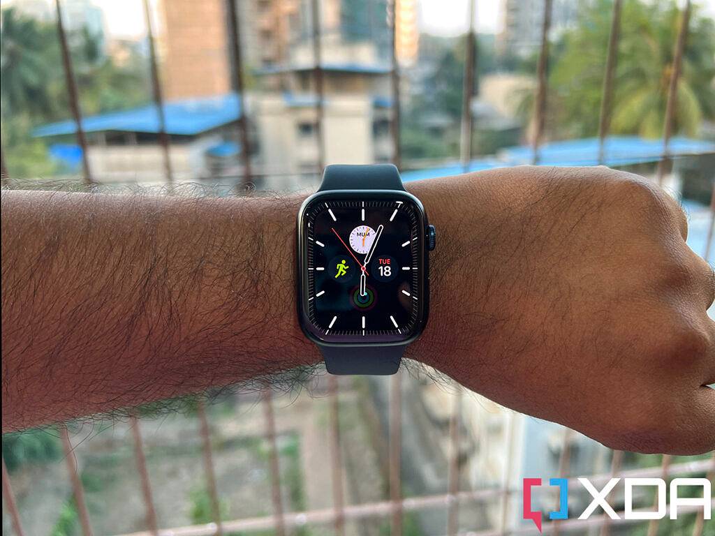 Apple-Watch-7-worn-on-wrist-1024x768-1