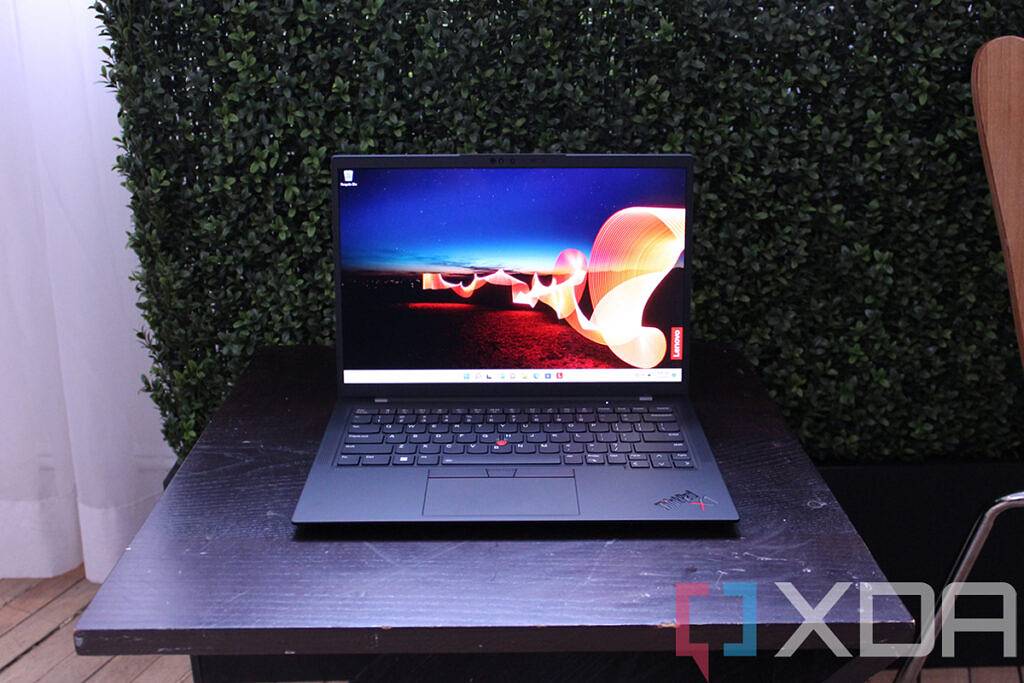 Lenovo-ThinkPad-X1-Carbon-Gen-10-2-1024x683-3