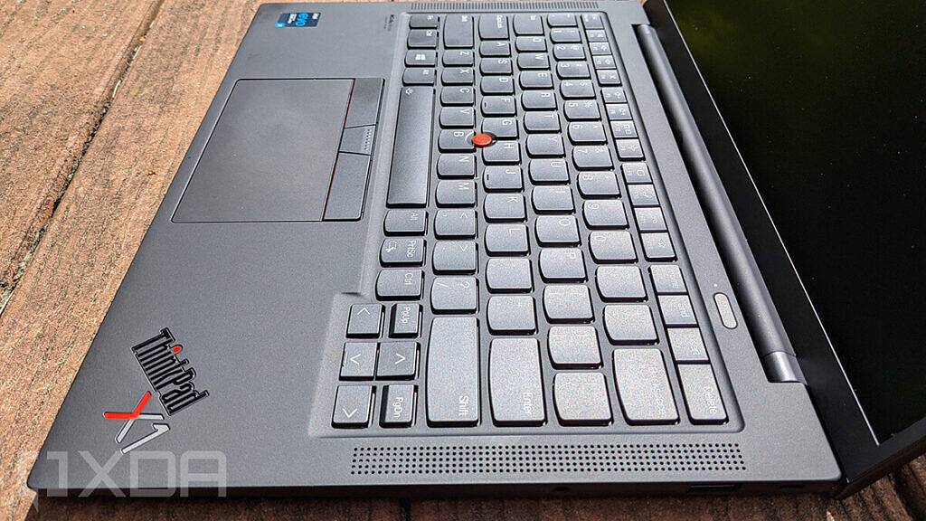ThinkPad-X1-Carbon-5-1024x576-1