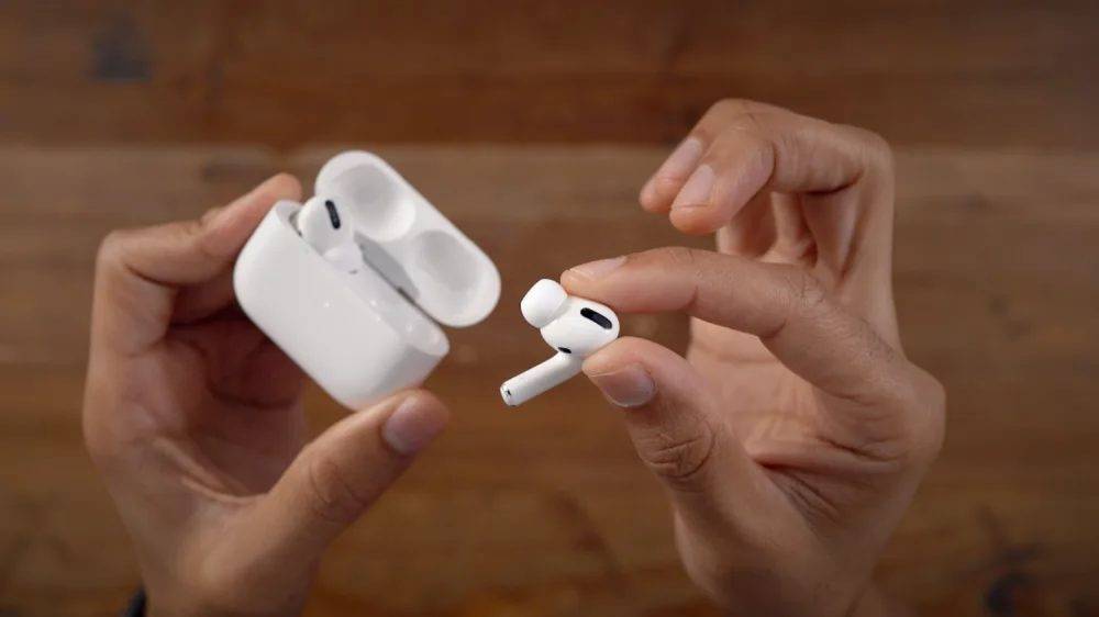 airpods-pro-2-features-charging