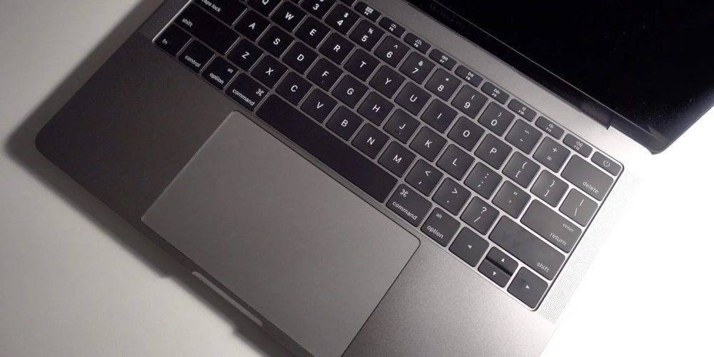 clean-macbook-keyboard